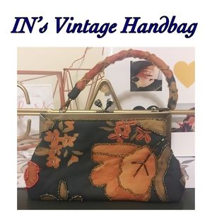 In’s Vintage Floral Beaded Handbag